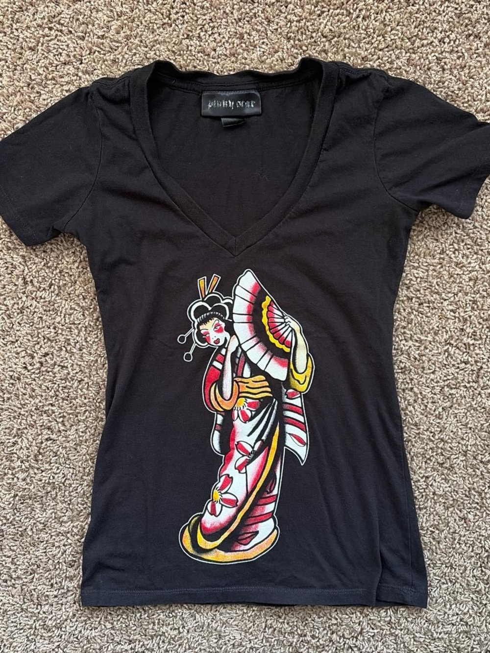 Black Short-Sleeve V-Neck Tee with Geisha Fan Graphic